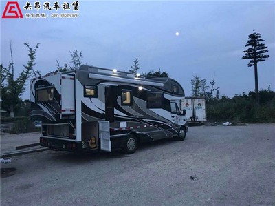 上海青浦華新勞斯萊斯銀云婚車出租 經(jīng)典座駕點(diǎn)亮浪漫時(shí)刻，助力服裝節(jié)時(shí)尚盛典